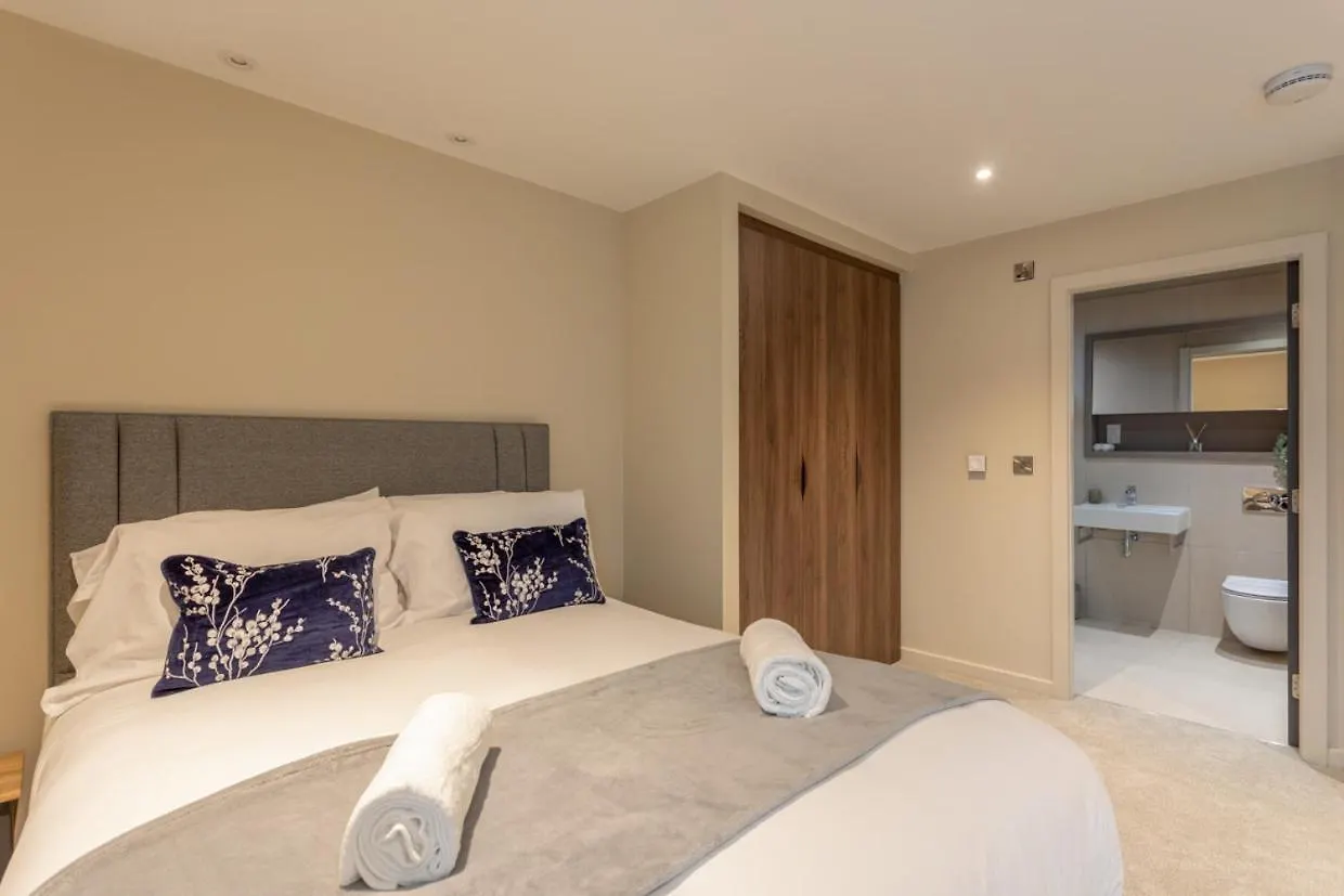 Luxury 2 Bedroom Apartment With Free Parking In The Heart Of York
