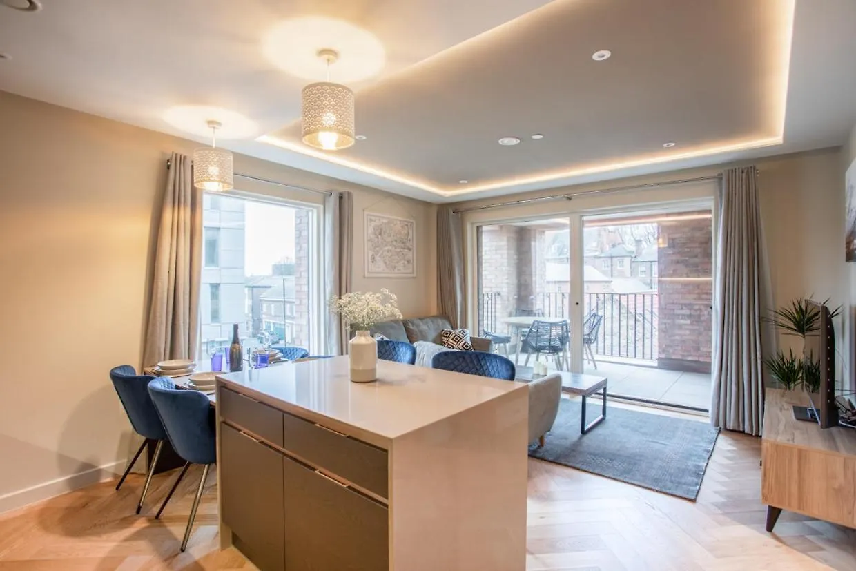 Luxury 2 Bedroom Apartment With Free Parking In The Heart Of York