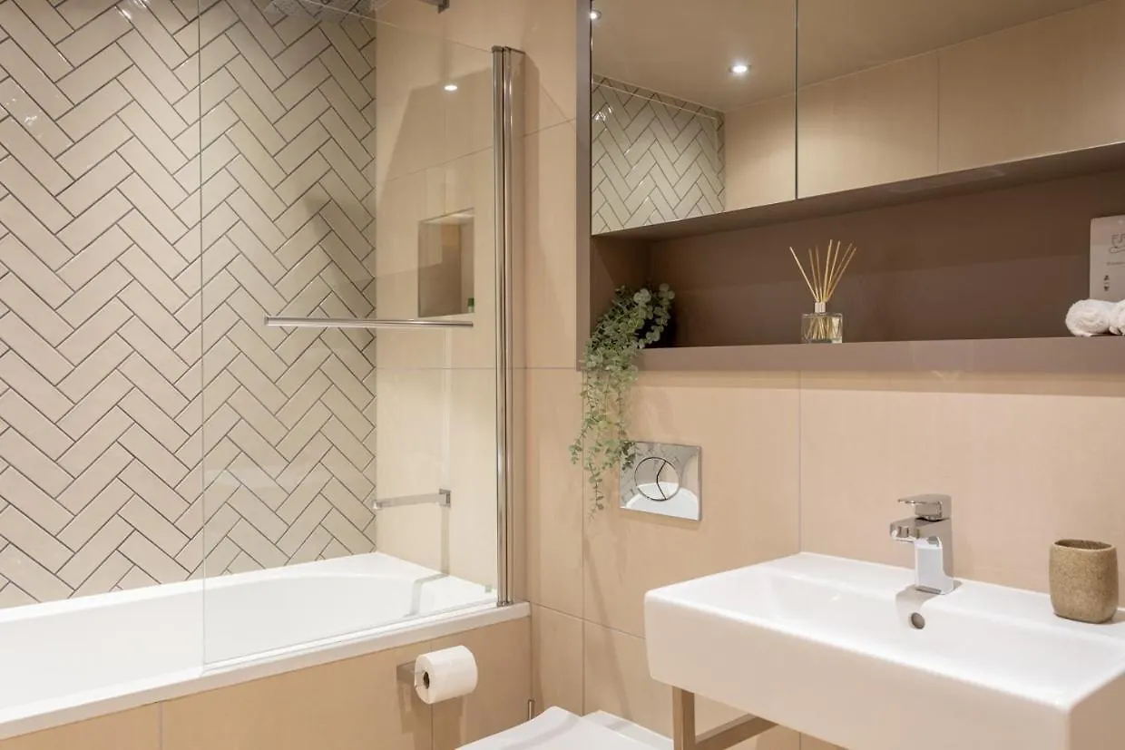 Luxury 2 Bedroom Apartment With Free Parking In The Heart Of York
