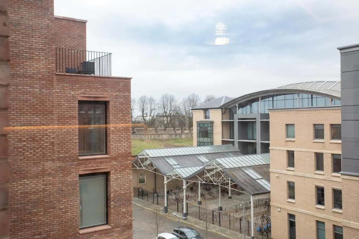 Luxury 2 Bedroom Apartment With Free Parking In The Heart Of York 0*,