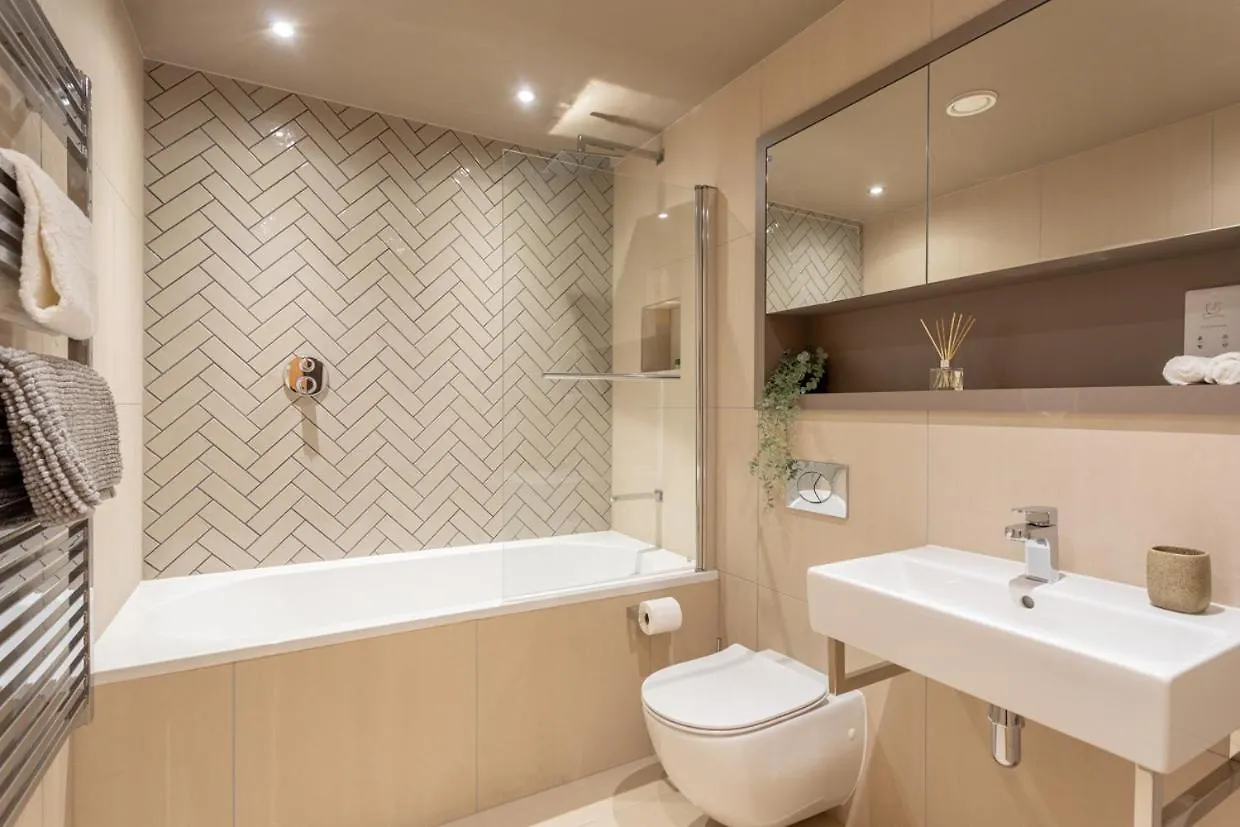 Luxury 2 Bedroom Apartment With Free Parking In The Heart Of York
