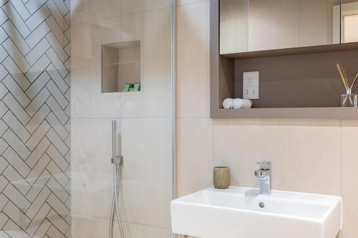 Luxury 2 Bedroom Apartment With Free Parking In The Heart Of York