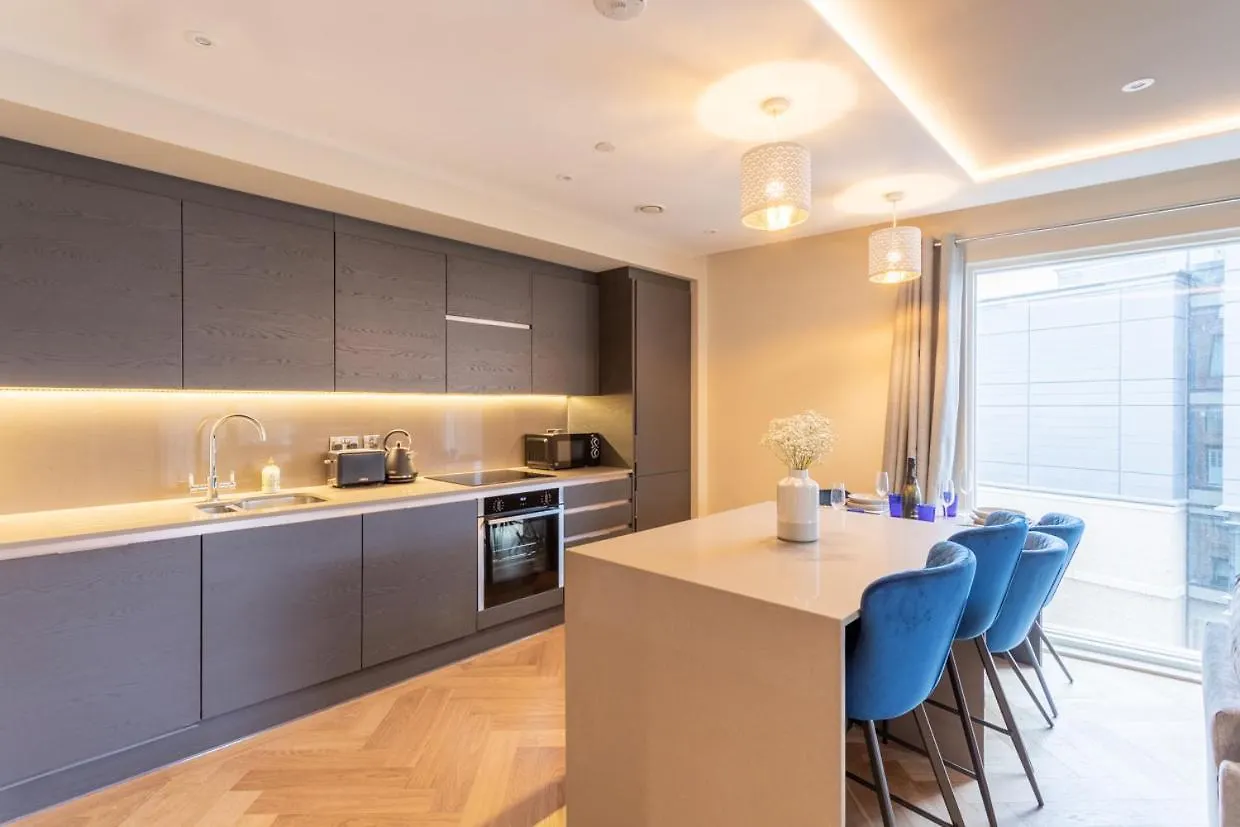 Luxury 2 Bedroom Apartment With Free Parking In The Heart Of York